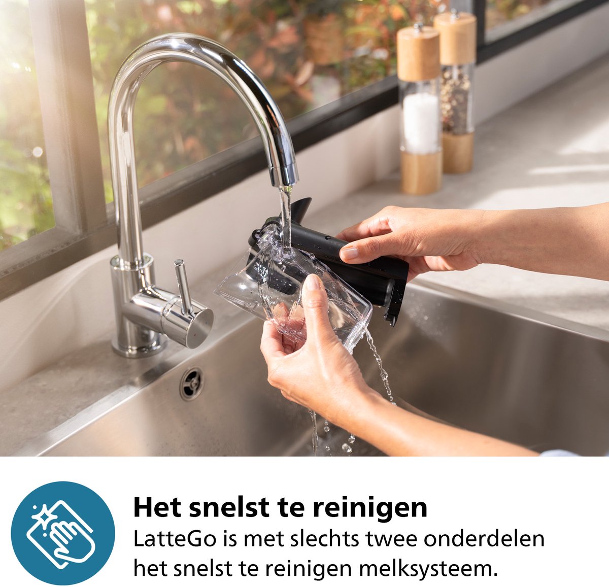 Philips 5400 Series - Volautomatische Espressomachine - LatteGo Melksysteem - 12 Soorten Koffie + Heet Water - Zwart - + AquaClean Filter - EP5447/90